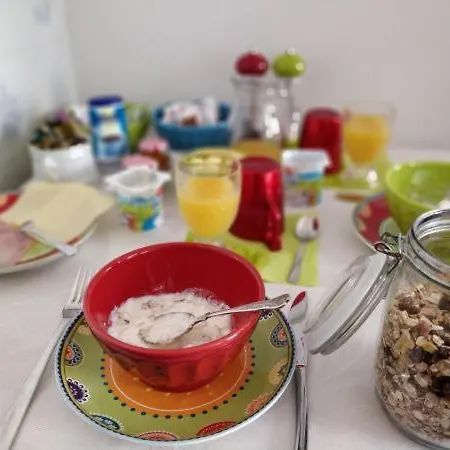 Alojamento de Acomodação e Pequeno-almoço Casa Coloridos 4*