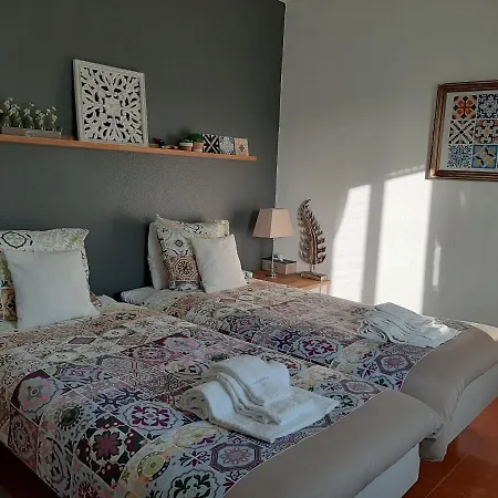 Alojamento de Acomodação e Pequeno-almoço Casa Coloridos Óbidos