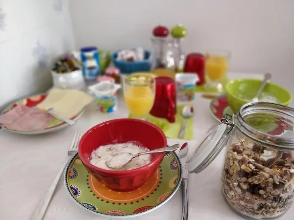 فندق مبيت وإفطار Casa Coloridos 4*